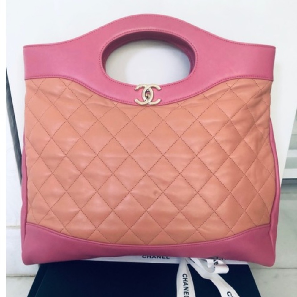 CHANEL RUNWAY BAG - Picture 2 of 8